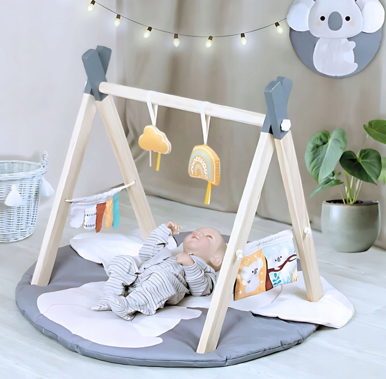 Hariv interaktiivne matt beebidele "Koala" puidust kaare ja mänguasjadega