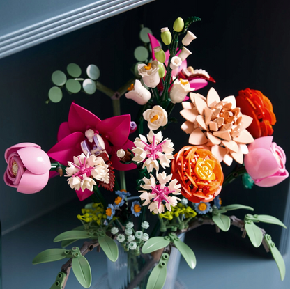 LEGO Botanicals 10342 – Roosa lillekimbu komplekt