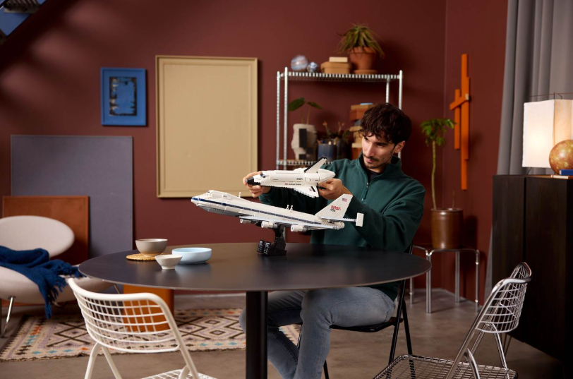 LEGO® Icons Erdvėlaivių gabenimo orlaivis 10360, 2417 vnt.